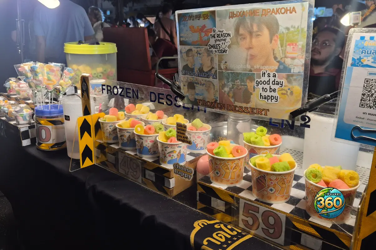 Stand de desserts et glaces au Lard Yai Night Market à Phuket Old Town