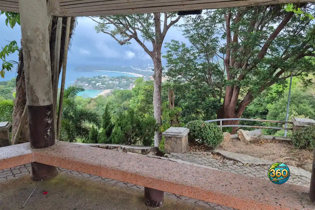 Vue sur les plages de Kata Noi, Kata Beach et Karon depuis Karon View Point à Phuket