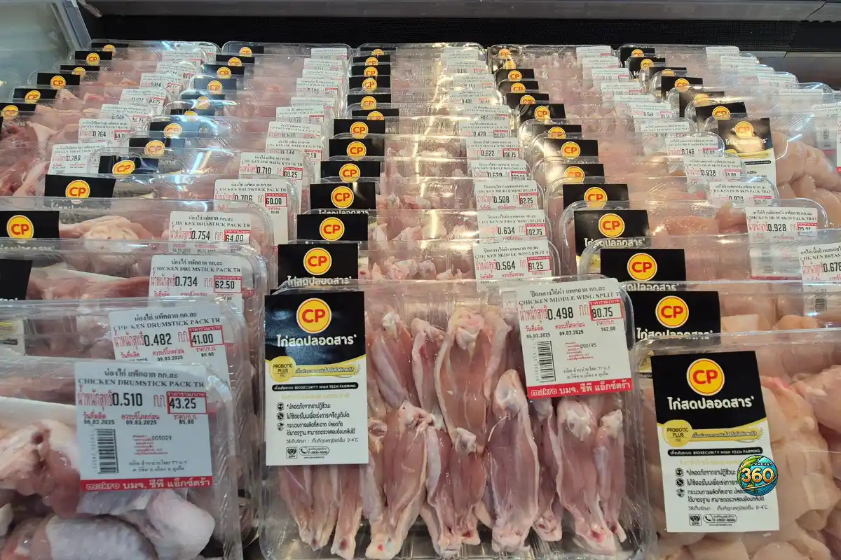Barquettes de poulet cru conditionnées pour l’achat en gros chez Makro à Phuket