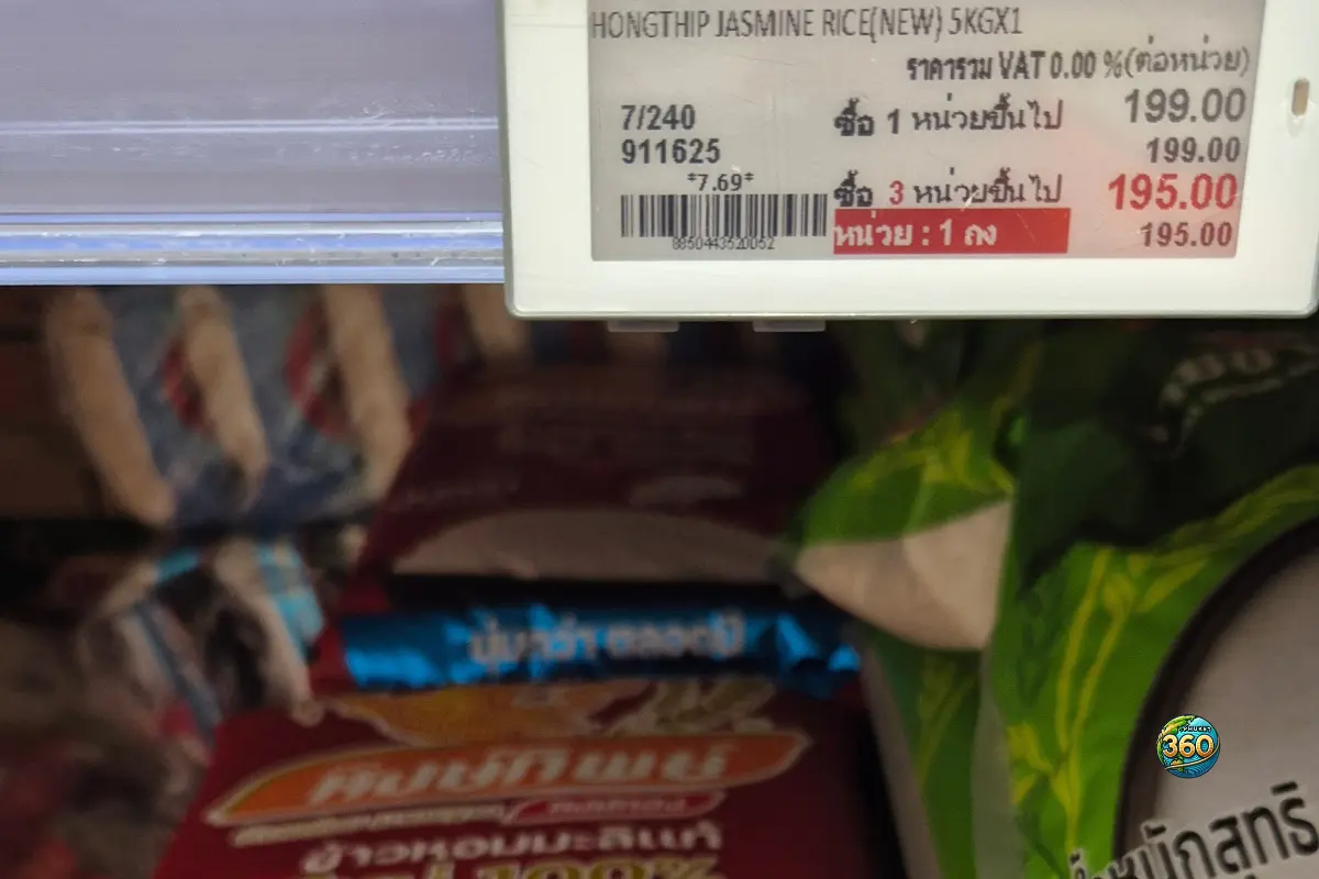 Sacs de riz jasmin 5 kg vendus en gros chez Makro à Phuket, Thaïlande