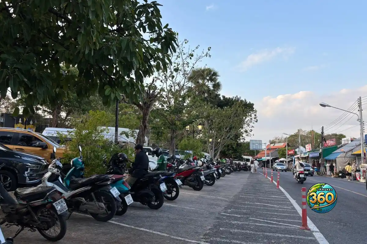 Parking scooters près du point de vue de Promthep Cape Phuket
