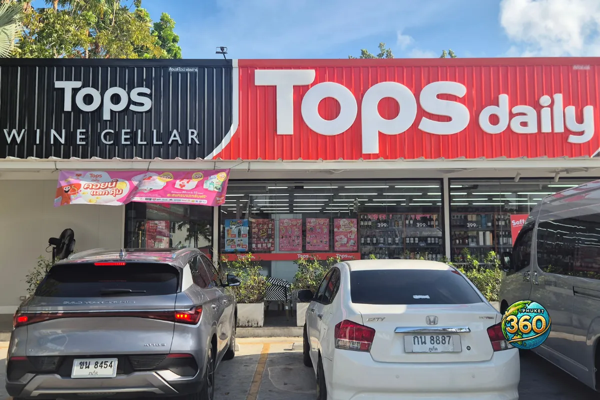 Façade d’un magasin Tops Daily avec espace Wine Cellar à Phuket