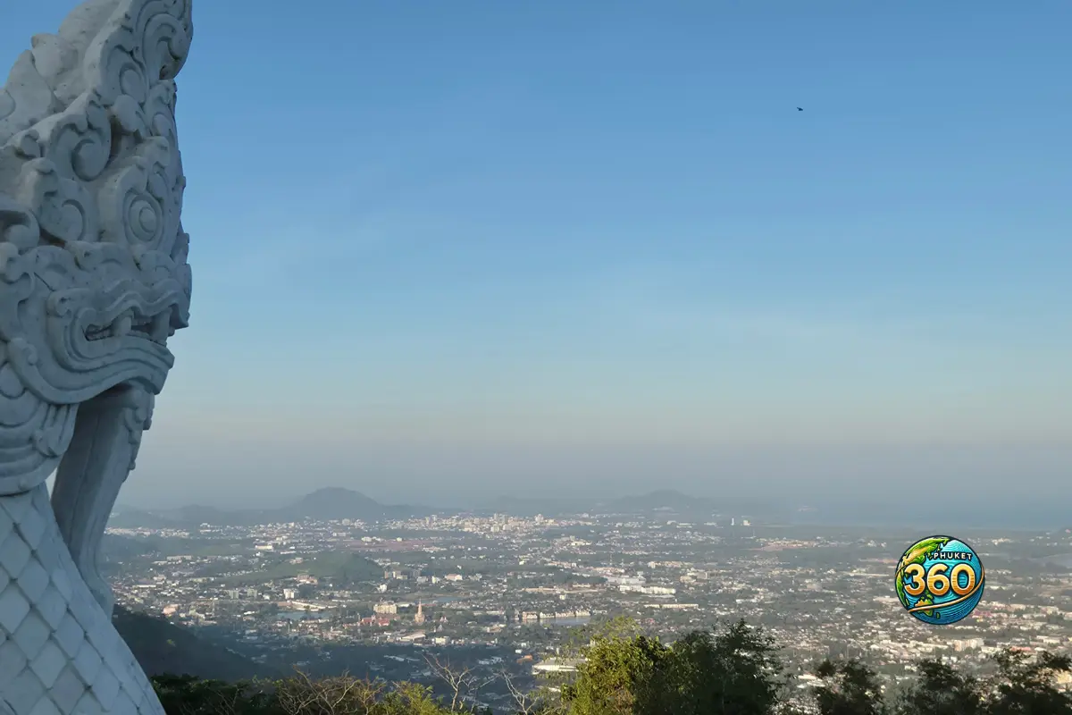 Vue sur la ville de Phuket depuis le site du Big Buddha