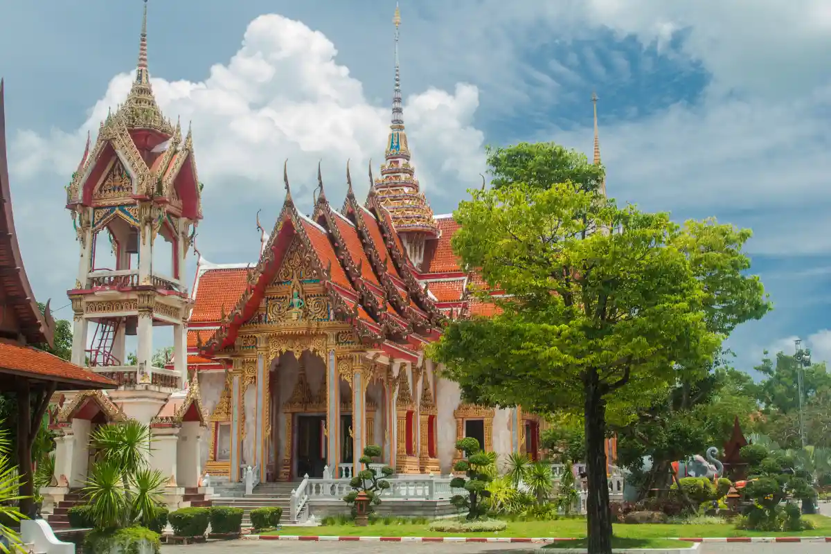 Wat Chalong à Phuket : guide complet du temple le plus célèbre de l’île