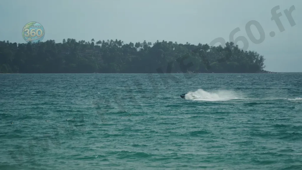 Bang Tao Beach jet ski sur l'eau