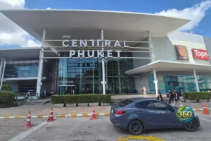 Façade principale de Central Phuket Festival avec enseigne et entrée vitrée à Phuket