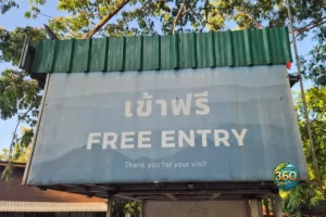 Panneau indiquant l’entrée gratuite au Big Buddha de Phuket