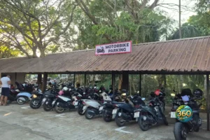 Parking pour deux roues au Big Buddha