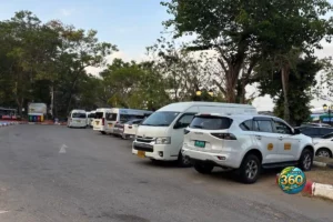 Parking pour voitures et vans à Promthep Cape Phuket près du point de vue