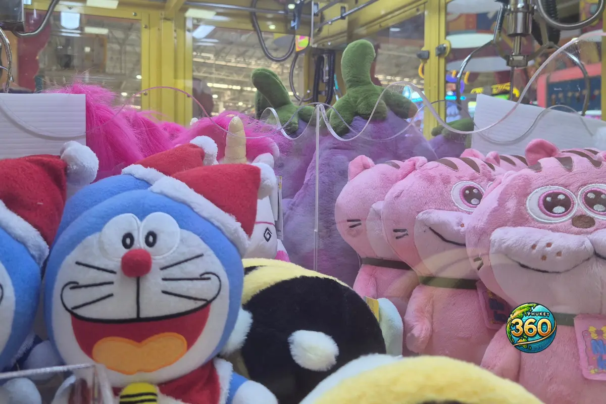 Machine à pinces avec peluches à Robinson Lifestyle Thalang à Phuket